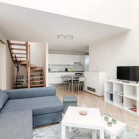 Apartment Sky Attic 72 - The House Of Travelers