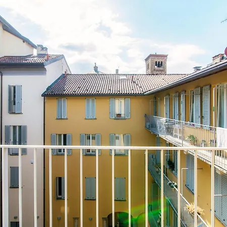 Daire Sky Attic 72 - The House Of Travelers *