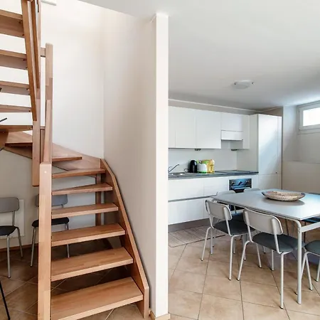 Sky Attic 72 - The House Of Travelers * Como