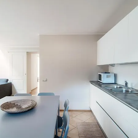 Sky Attic 72 - The House Of Travelers 코모